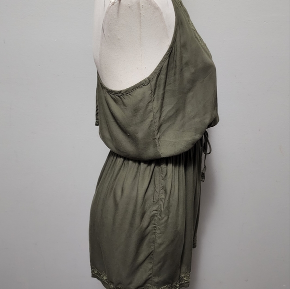 Hollister olive embroidered t-back high neck romper size medium - Picture 3 of 7